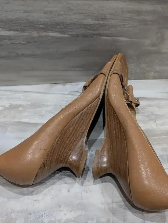 Franco Sarto Women's Tan Leather Buckle Accent Pumps 10M - Picture 7 of 8